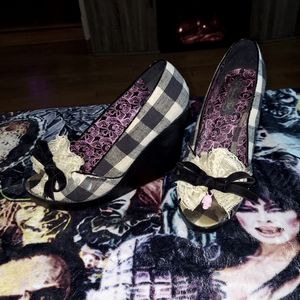 Ironfist Wedges Checkered Black and White